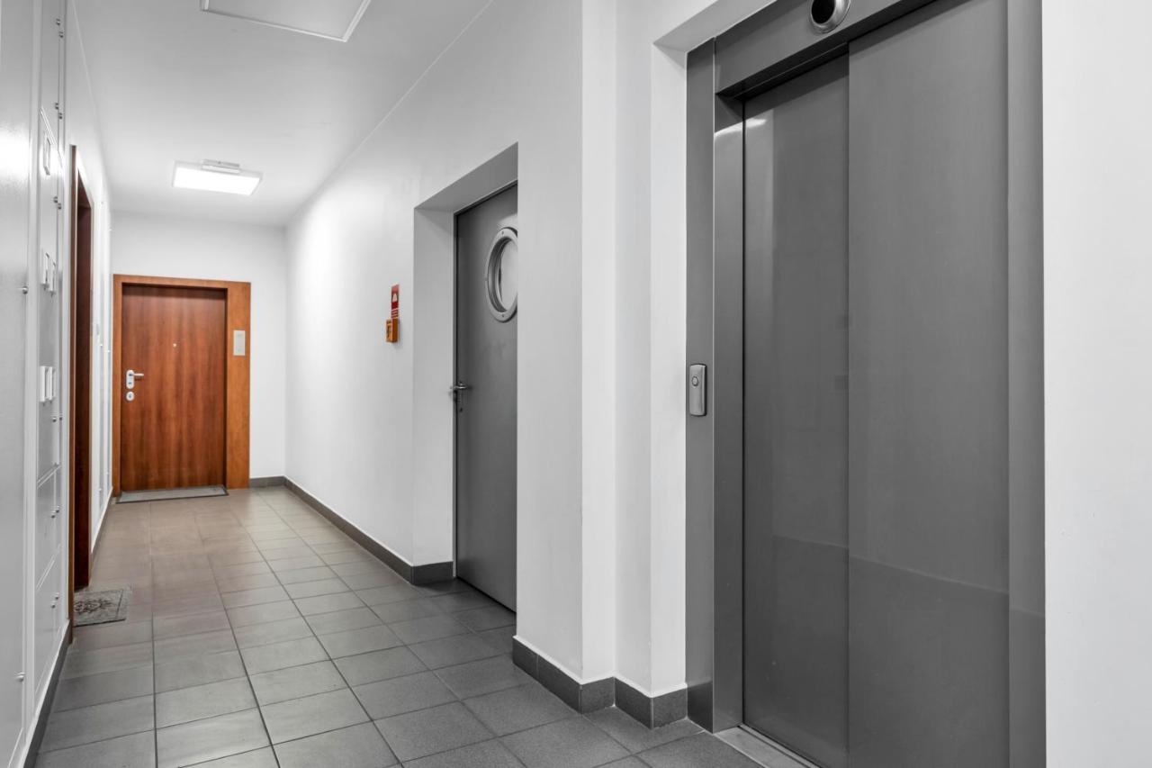 1Br New Apt 20Min Centre Parking วอร์ซอ ภายนอก รูปภาพ